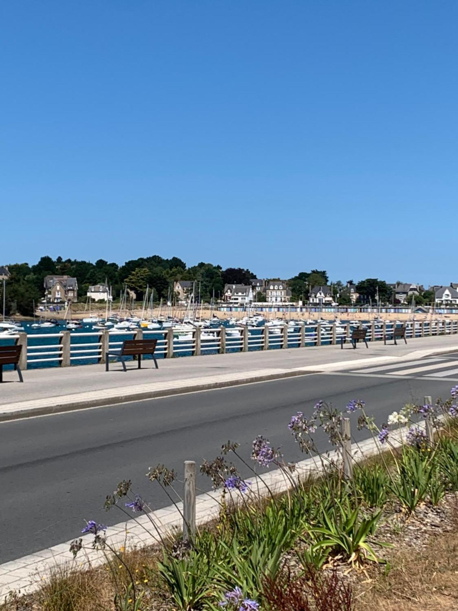 Magnifique Bas De Villa Deux Chambres Situe Pres Des Plages Et Du Golf Saint-Briac-sur-Mer Exterior foto